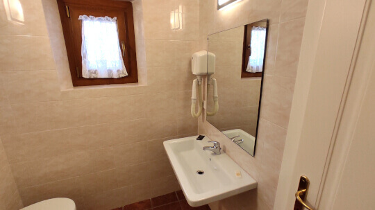 bathroom images single room confort hotel rita major firenze it